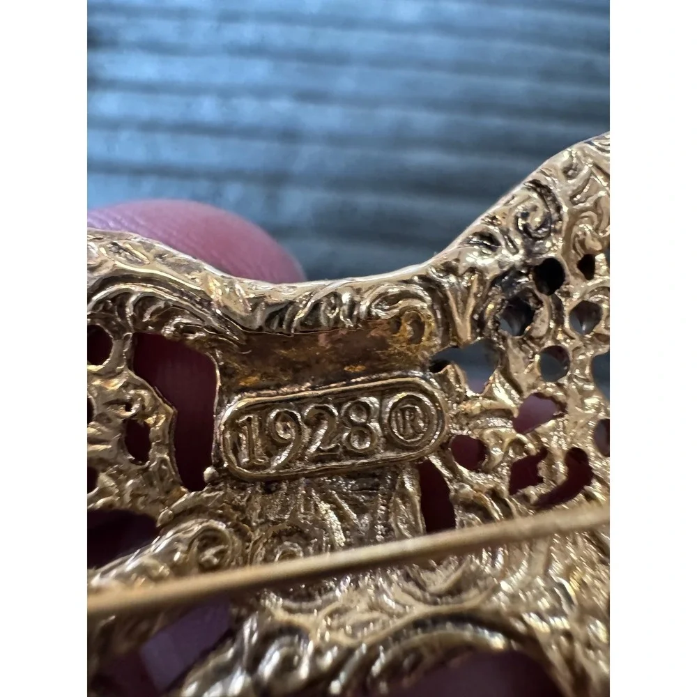 1928 Jewelry Gold‎ Filigree Rhinestone Bow Brooch Pin Vintage Style Elegant